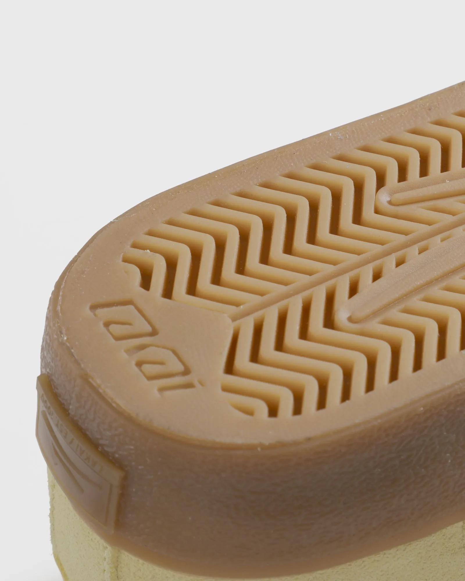 Smart Fit Newport - Light Yellow Suede