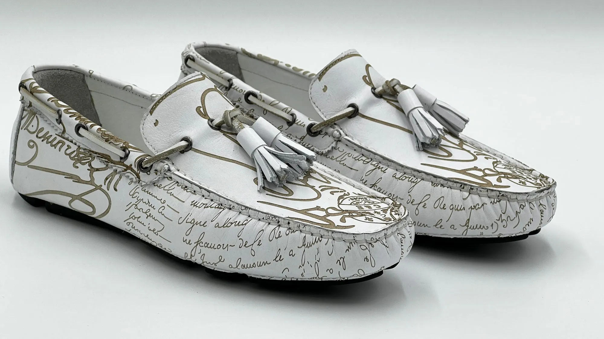Style: Graffiti-White Breathable