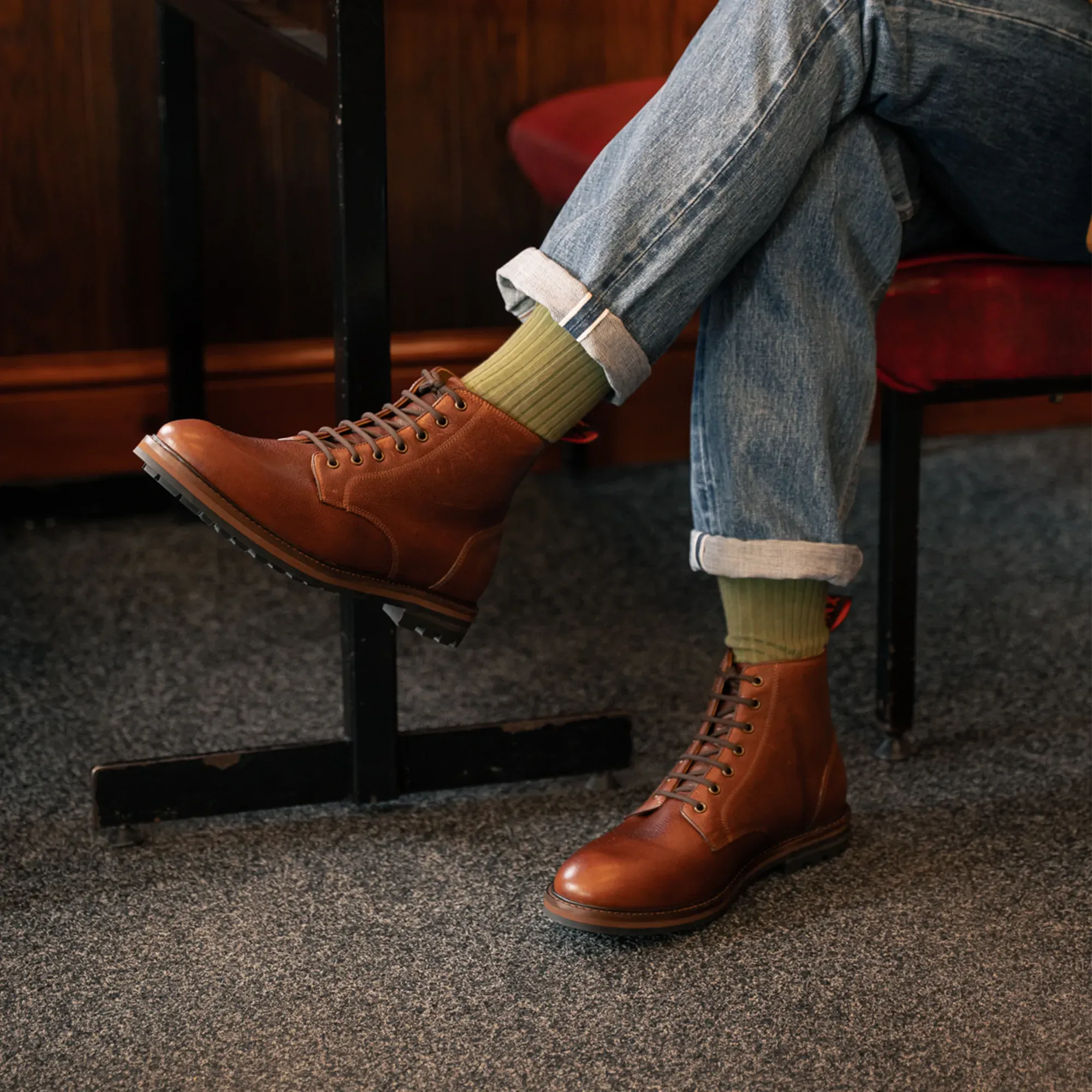 SETTLE // CARAMEL GRAINED Sharp Silhouette