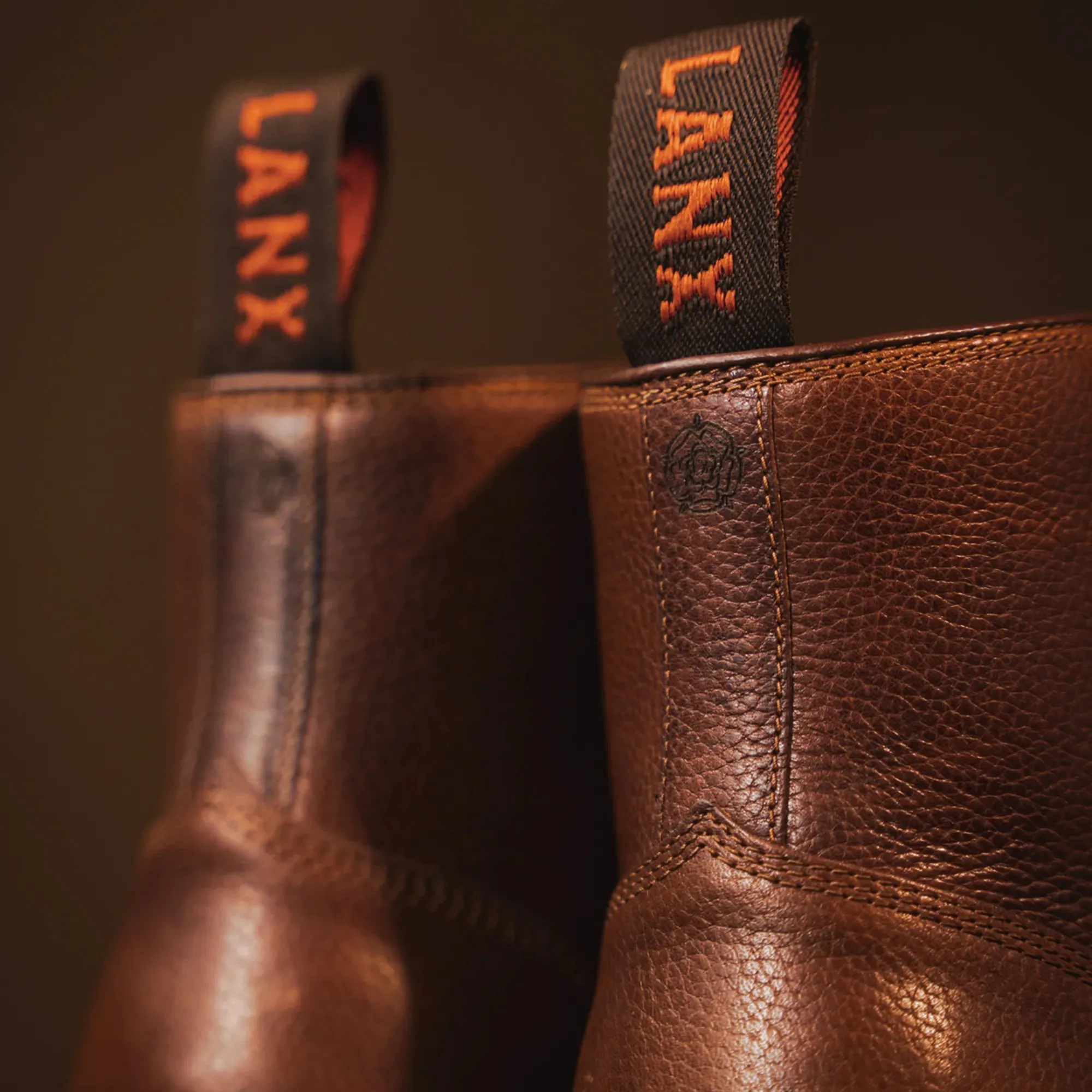 Leather Design Professional Look SETTLE // CARAMEL GRAINED