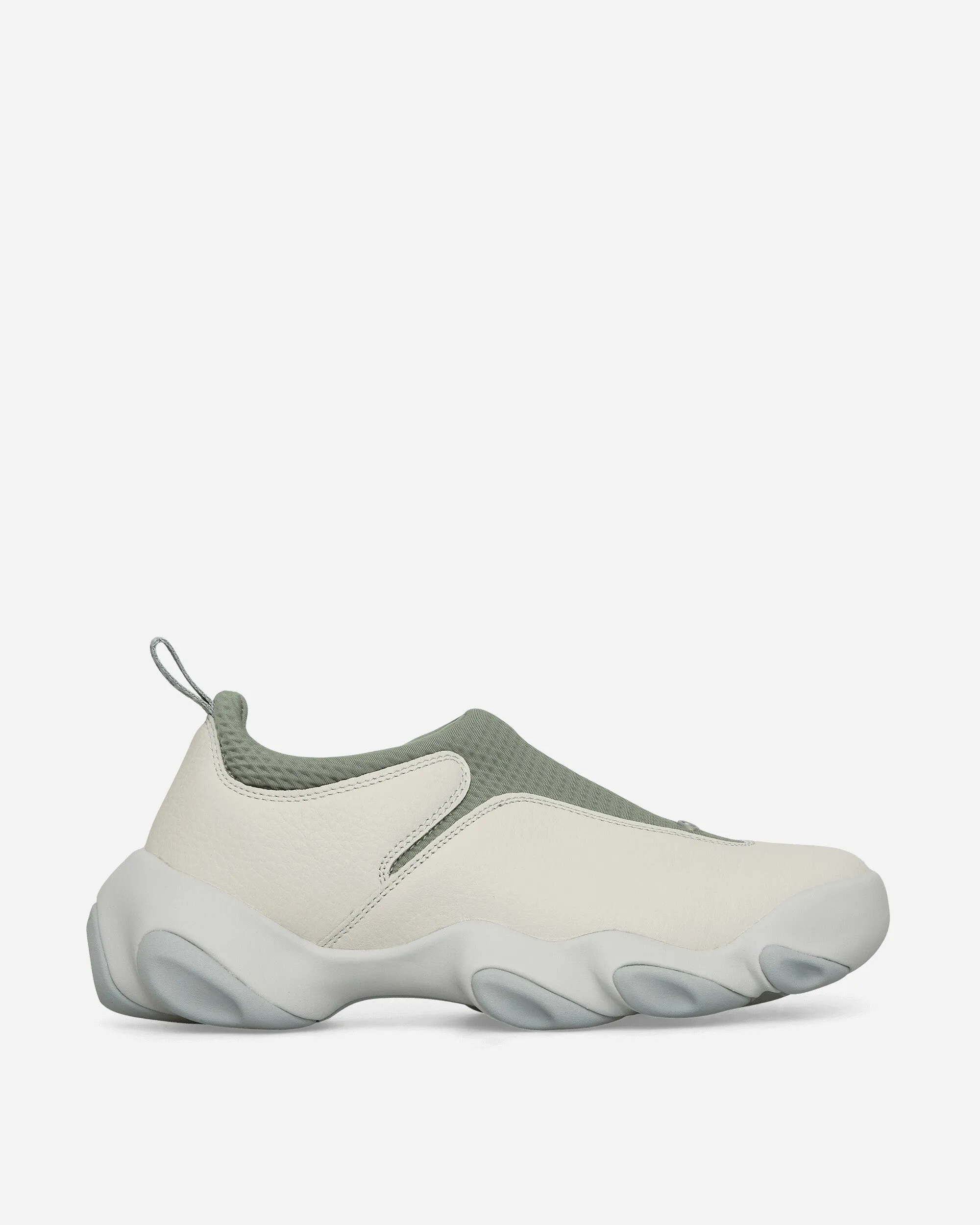Suede Flesh Sneakers Lily Pad / White Wide fit Slip On Movement