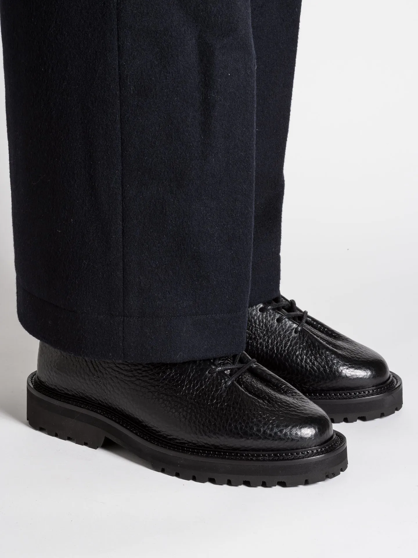EDOUARD LUG BOLD BLACK Minimalist Chic Style Urban Fashion