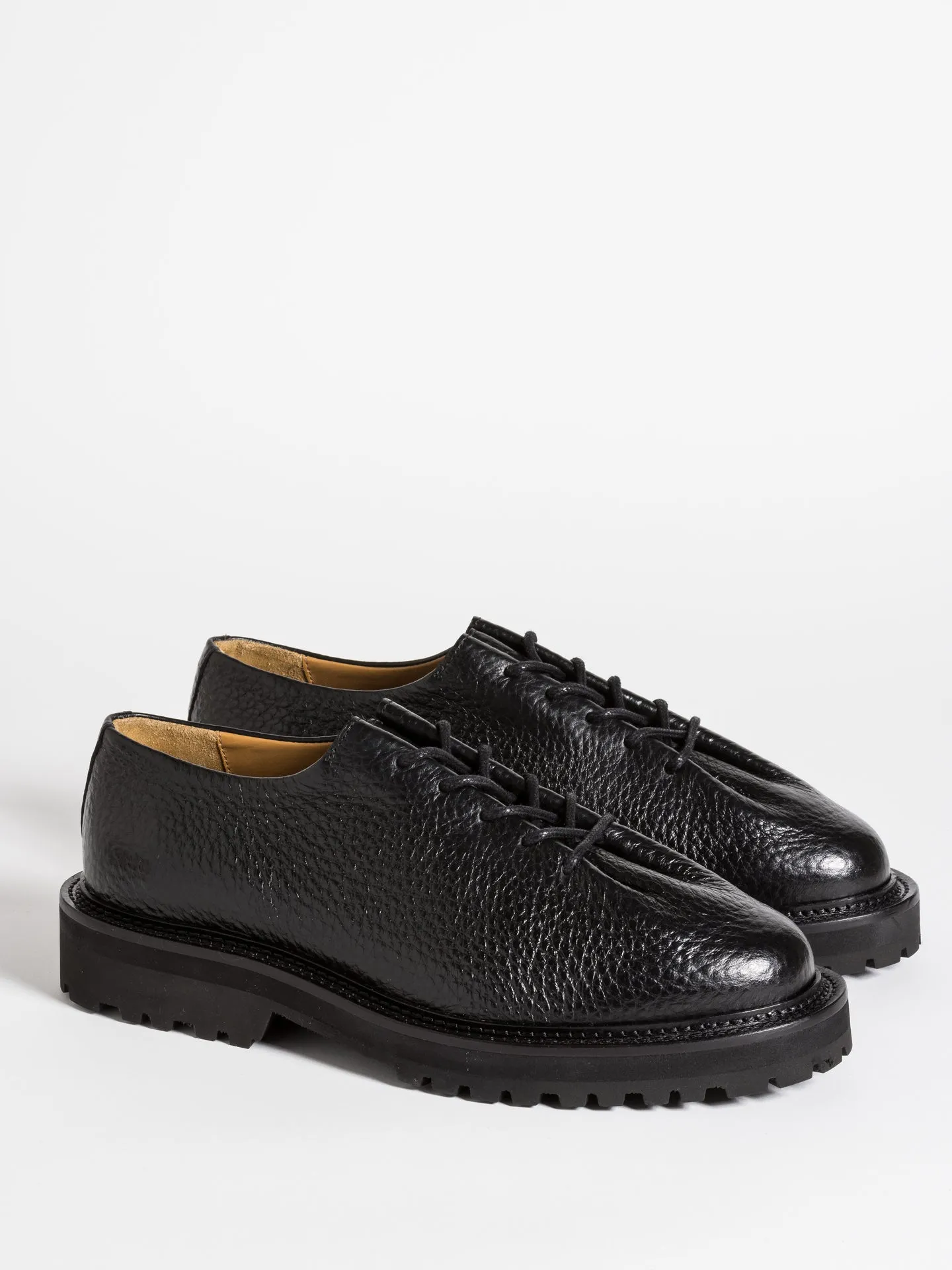 EDOUARD LUG BOLD BLACK Sturdy sole Street Ready