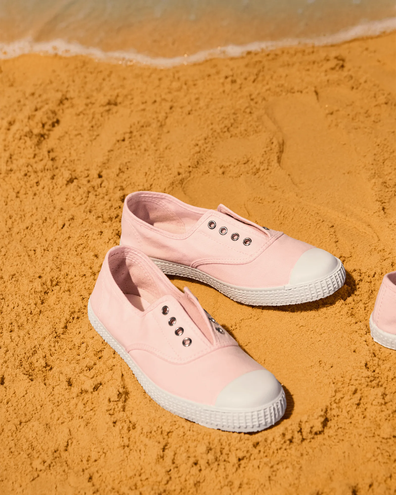 Hampton Canvas Plum Plimsolls in Pale Pink Winter Vibe