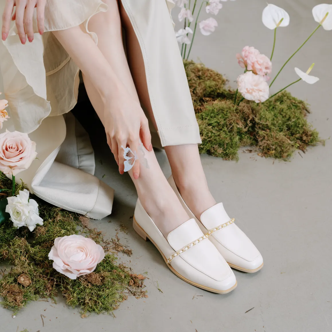 Chic Appearance Kenni Chain Loafers - Beige (BEI)