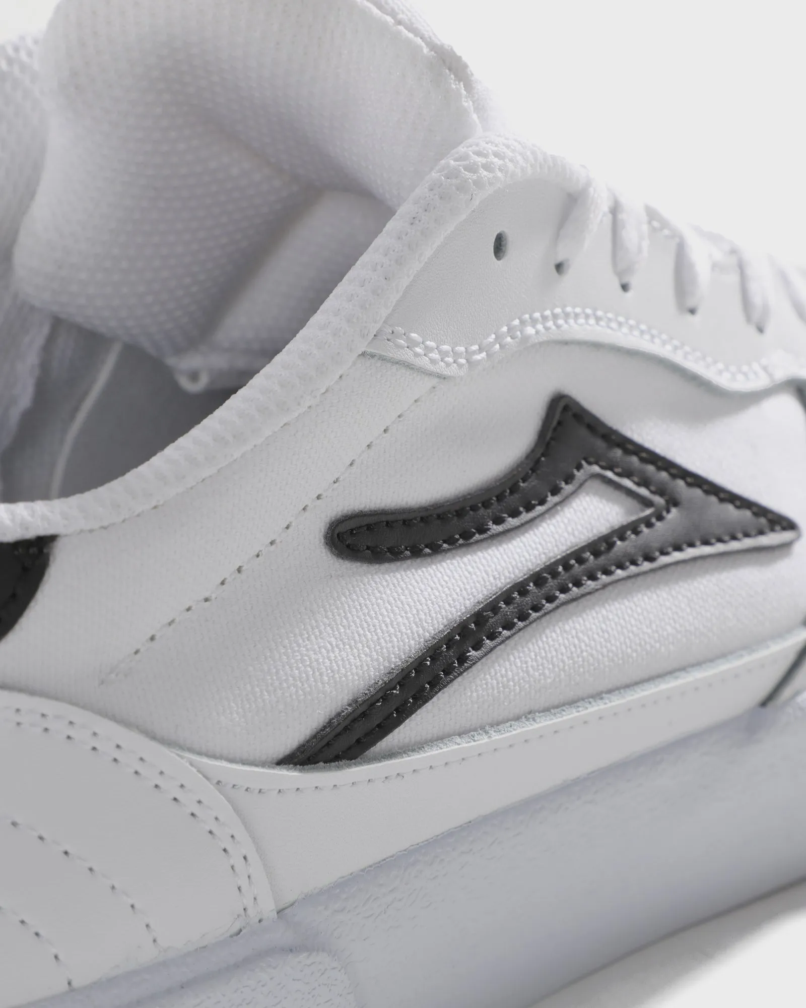 Cambridge - White Leather Comfort Outsole